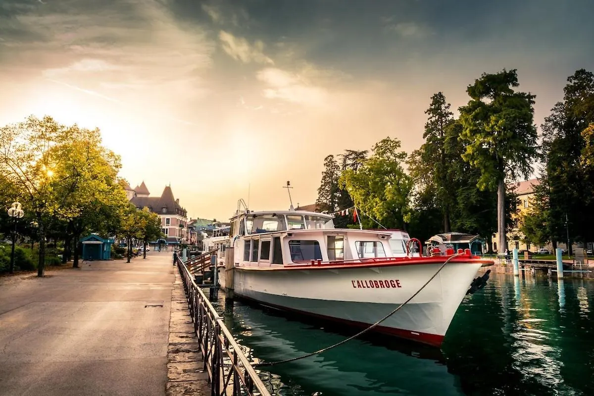 Golden Beach Parking Proche Du Lac Annecy 0*,